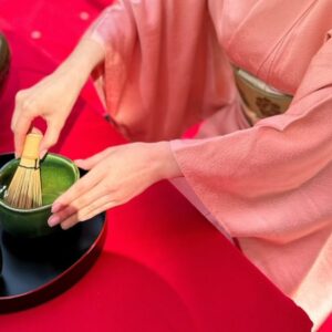 自分で抹茶を点てる体験