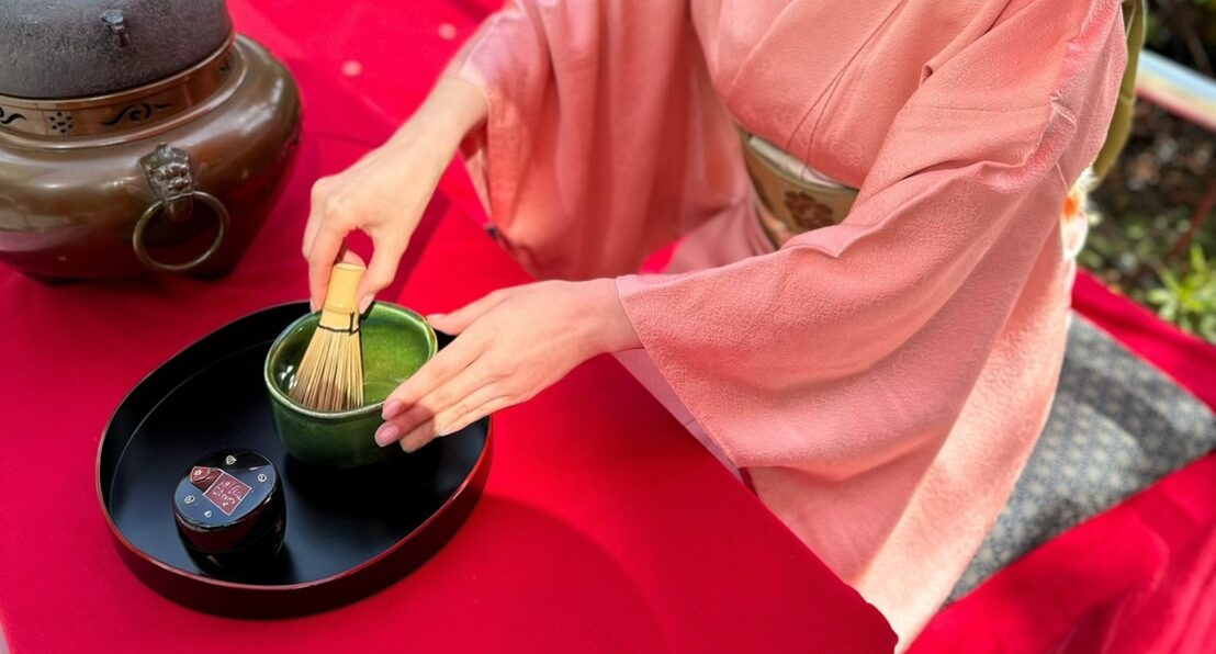 自分で抹茶を点てる体験