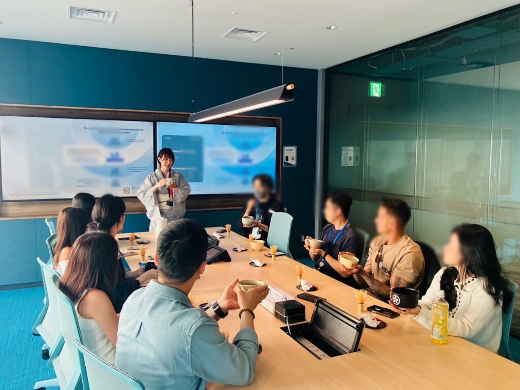 会議室で抹茶体験